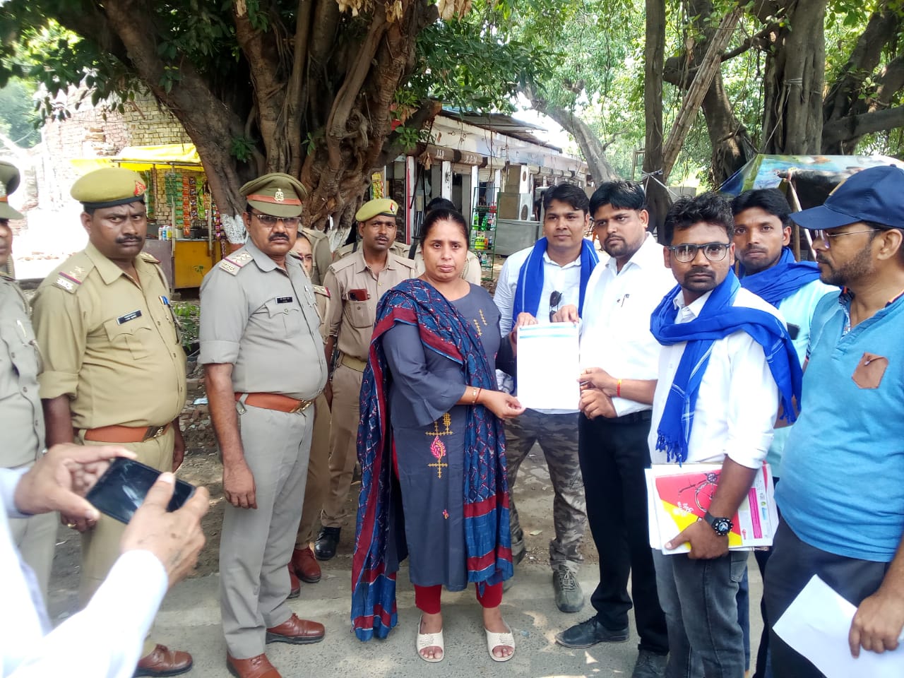फर्रुखाबाद:चंद्रशेखर आजाद की गिरफ्तारी के विरोध में सिटी मजिस्ट्रेट को राष्ट्रपति के नाम दिया संबोधन ज्ञापन