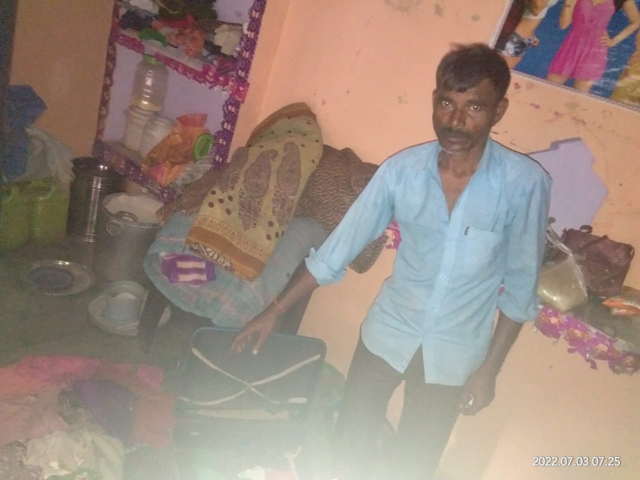 बरेली/आँवला - आँवला तहसील क्षेत्र में चोरों के हौसले बुलंद घर में घुसकर उड़ाया हजारों का माल।