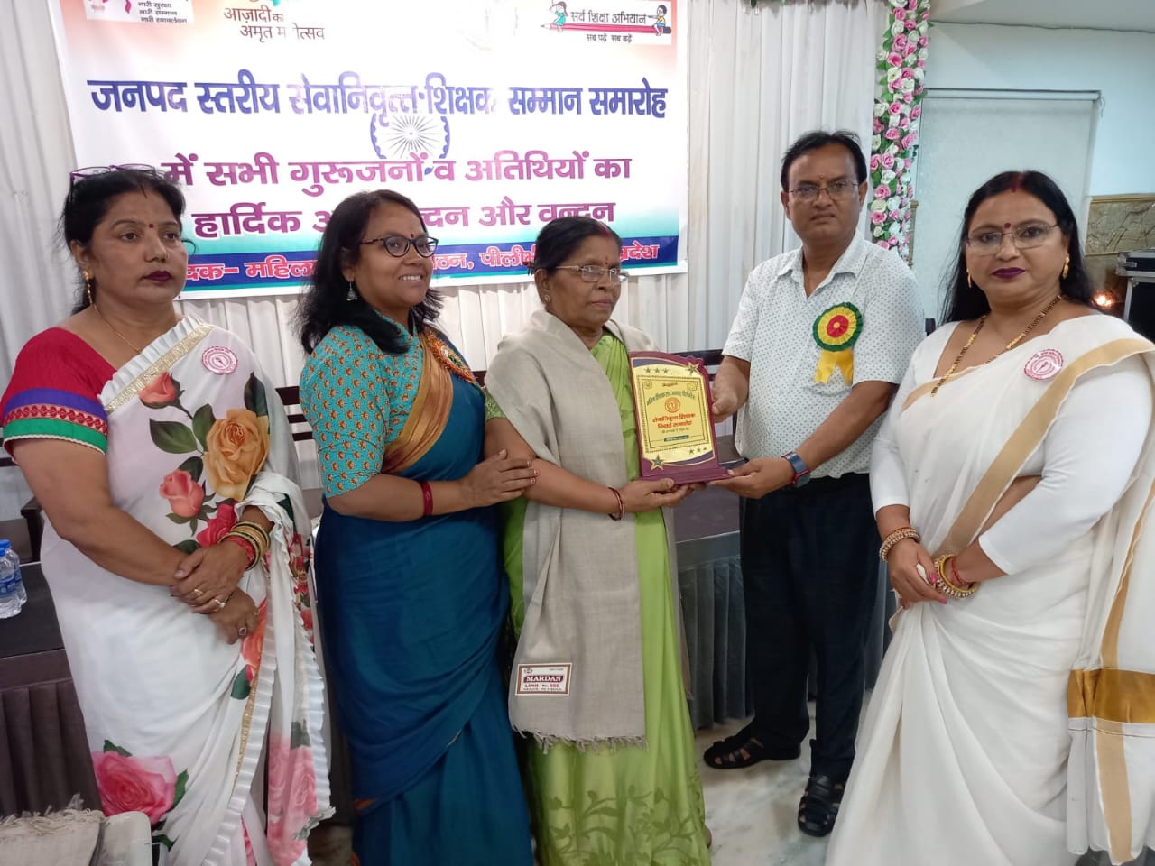 पीलीभीत :सेवानिवृत शिक्षकों का किया गया सम्मान समारोह