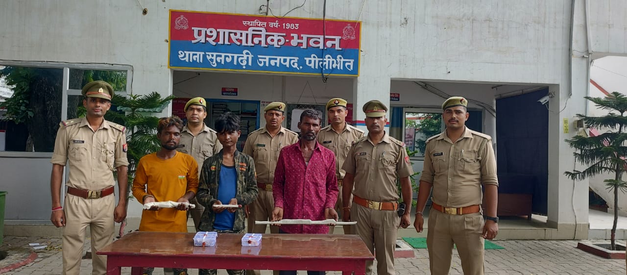 पीलीभीत : थाना सुनगढी पुलिस द्वारा चोरी गये माल व अवैध शस्त्र सहित 03 अभियुक्तों को किया गिरफ्तार ।