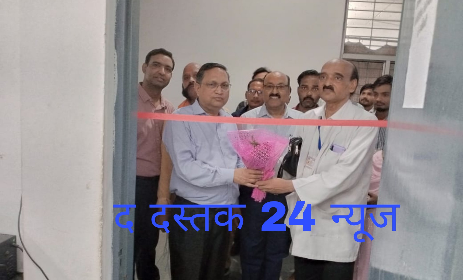 फर्रुखाबाद:अब डॉक्टर टेलीफोन पर देंगे परामर्श, जिले में शुरू हुई ऑनलाइन टेली-कंसल्टेंसी सेवा,सीएमओ ने फीता काट कर टेलीकंसल्टेंसी सेवा का किया शुभारम्भ