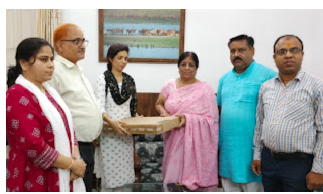 बरेली : महिला आयोग की अध्यक्षता कर सदस्य ने कहा की हम आपकी सेवा मे हरसम्भव प्रयासरत हैं