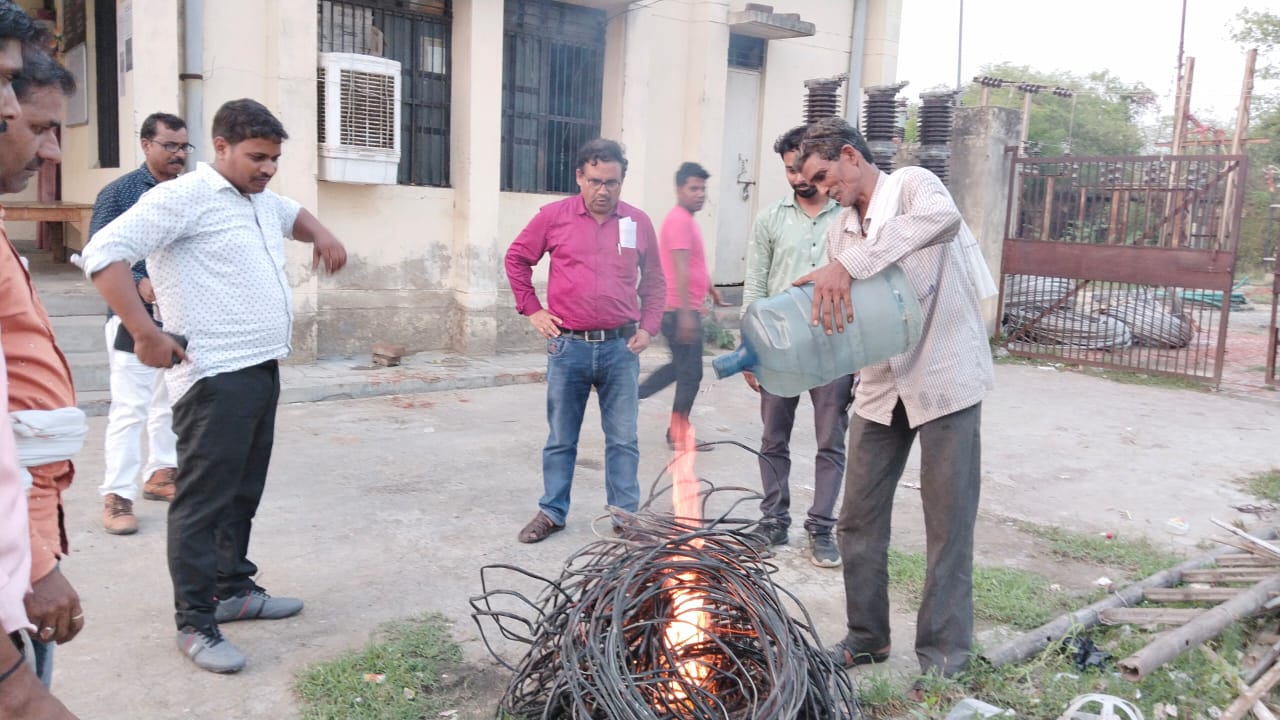 जौनपुर :कजियाना मोहल्ले में 07 लोगों के विरुद्ध बिजली चोरी का मुकदमा दर्ज