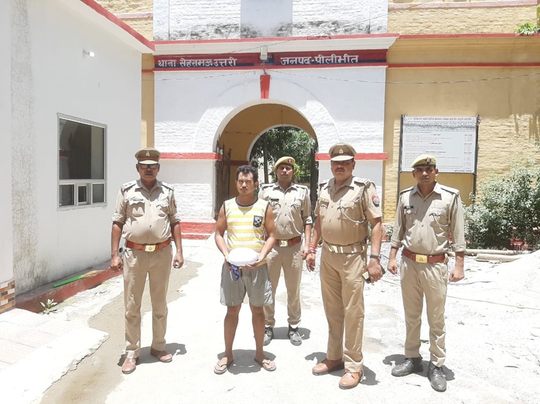 पीलीभीत : पीलीभीत450 ग्राम अवैध गांजे के साथ गिरफ्तार कर भेजा जेल