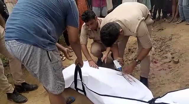बरेली - सिरौली थाना क्षेत्र में गाली देने पर किसान की भाला घोंपकर कर हत्या, आरोपी फरार।