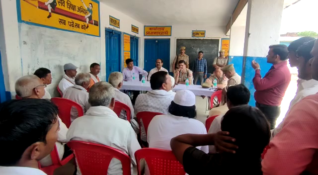 बरेली/आँवला - आँवला तहसील क्षेत्र में त्योहारों को शांतिपूर्ण मनाये जाने को लेकर उप जिला अधिकारी एन राम व क्षेत्रअधिकारी चमन सिंह चावड़ा ने किया भ्रमण।