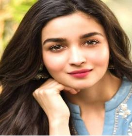 पहली फिल्म के लिए आलिया भट्ट को कितनी मिली फीस