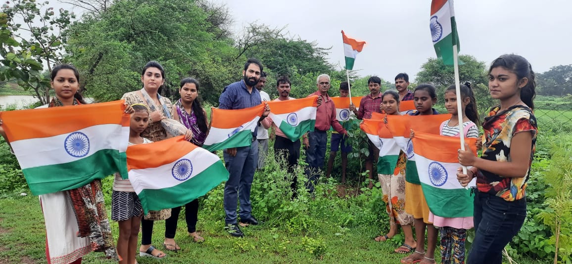 पीलीभीत :आज़ादी के अमृत महोत्सव के उपलक्ष्य में भव्य एवं मनमोहक सांस्कृतिक कार्यक्रमों का किया गया आयोजन।