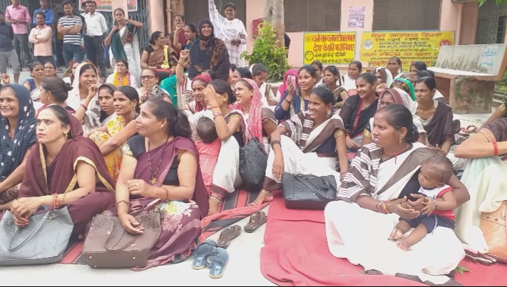 पीलीभीत:मानदेय न मिलने से आर्थिक संकट से जूझ रहीं आशाएं