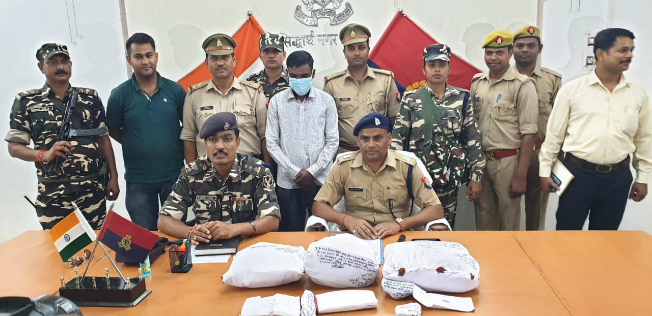 सिद्धार्थनगर - एस0एस0बी0 व थाना ढ़ेबरूआ पुलिस की संयुक्त टीम द्वारा 10.860 किग्रा0 अवैध चरस के साथ 03 अभियुक्तगण को किया गया गिरफ्तार