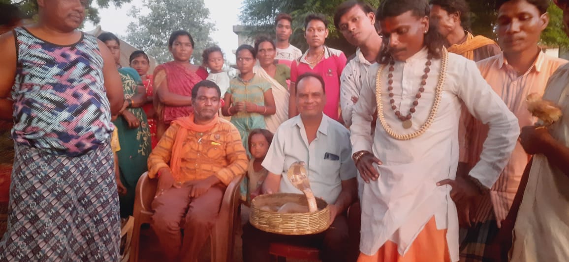 रायपुर:- ग्राम सिनोधा के आदिवासी को नही मिला रहा सरकारी योजनाओं का लाभ