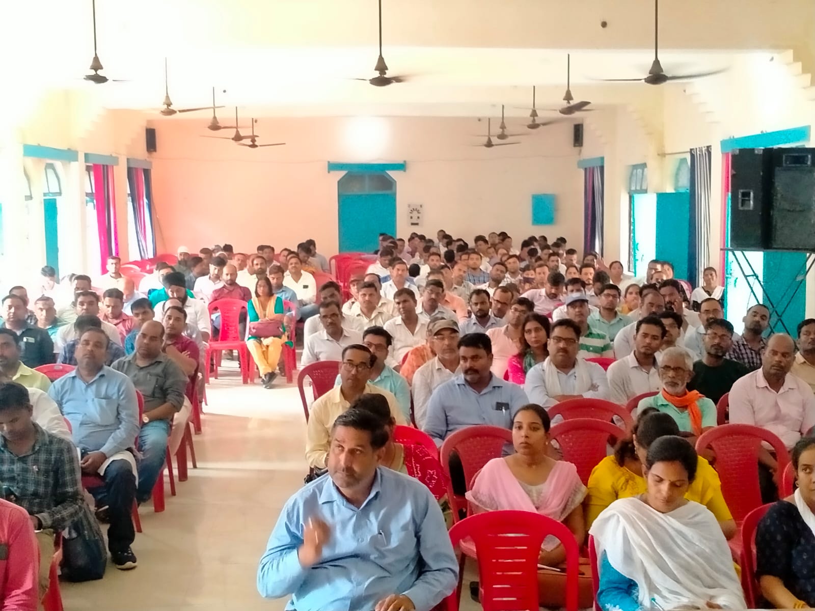 पीलीभीत : निपुण भारत मिशन के अंतर्गत बच्चों के शैक्षिक उन्नयन हेतु बीईओ की अध्यक्षता में ब्लाक के प्रधानाध्यापकों, इंचार्ज अध्यापकों की एक दिवसीय कार्यशाला का आयोजन हुआ।