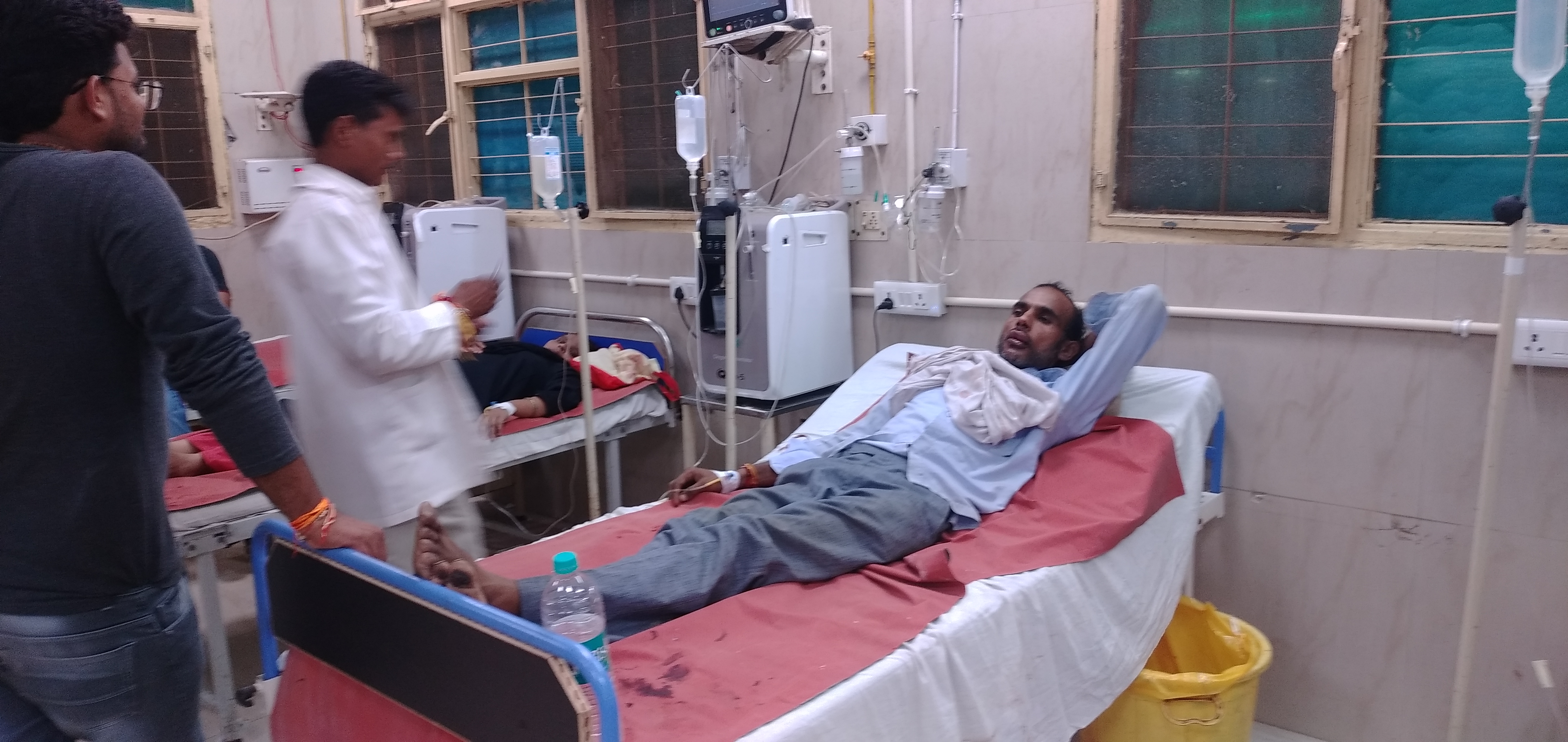फर्रूखाबाद:बाइक सवार बदमाशों ने की किराना व्यापारी के साथ लूट और जान से मारने की कोशिश ।
