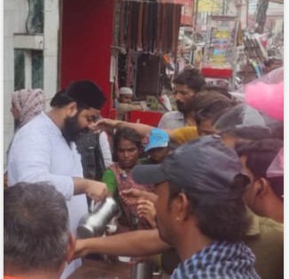 बरेली :सरकार इमाम हुसैन के नाम पर दरगाह पहलवान साहब पर लगायी गयी शरबत की सबील