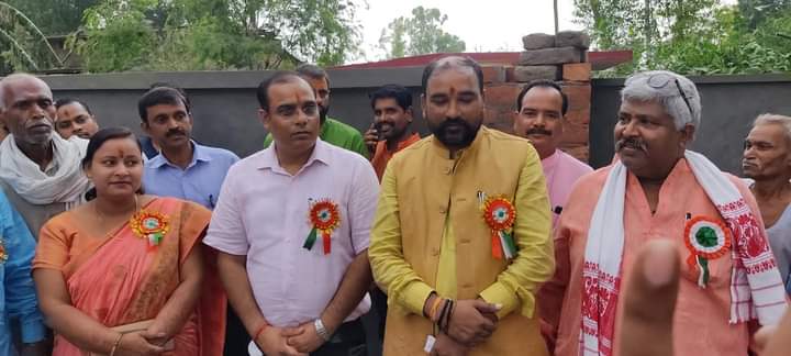 शाहजहांपुर: जनप्रतिनिधियों ने किया बेसिक शिक्षा विभाग जलालाबाद के अमृत महोत्सव व तिरंगा यात्रा का कार्यक्रम का शुभारंभ