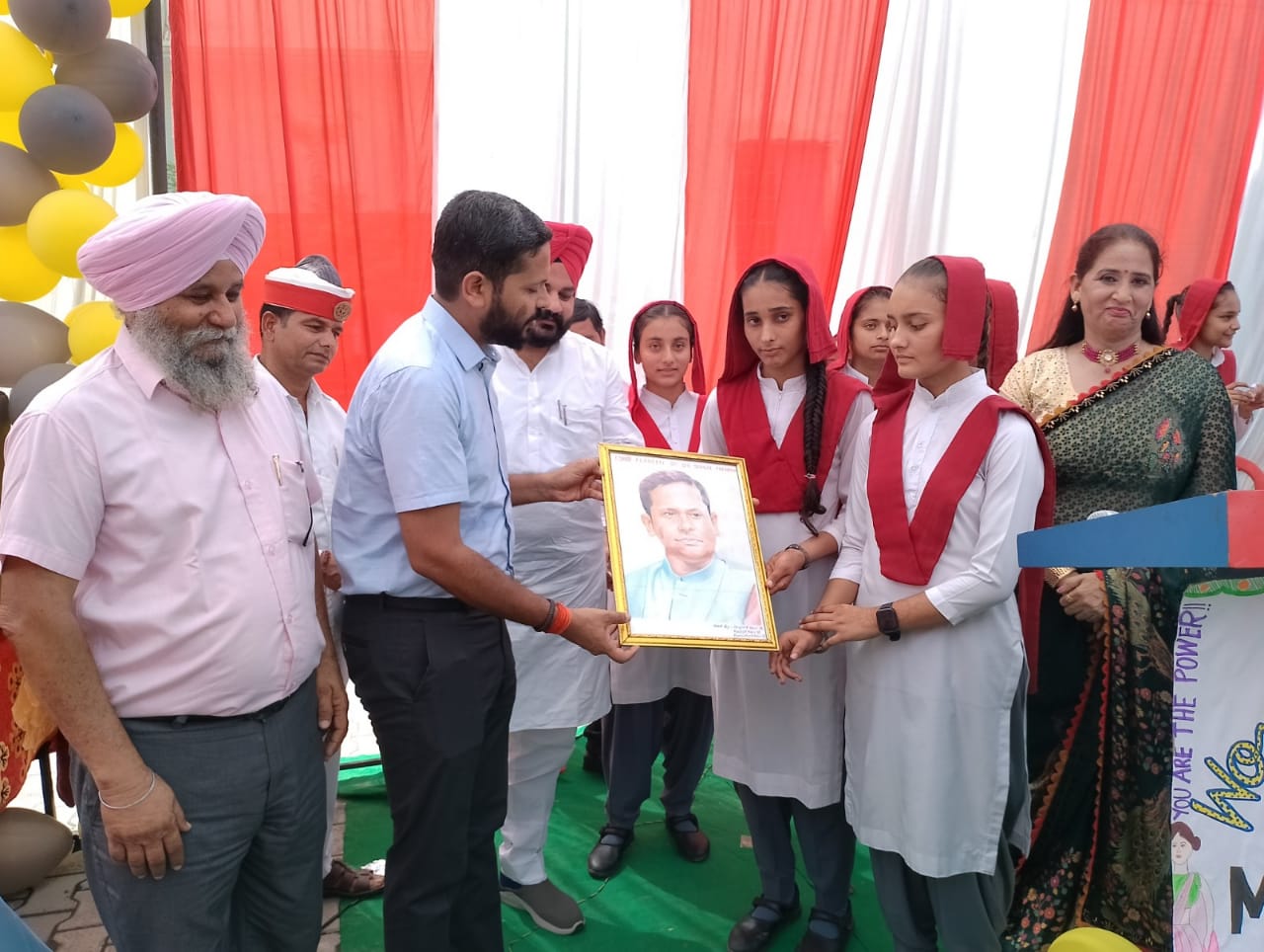 पीलीभीत:आजादी के अमृत महोत्सव के अन्तर्गत मिशन शक्ति कार्यक्रम का जिलाधिकारी द्वारा किया गया शुभारम्भ