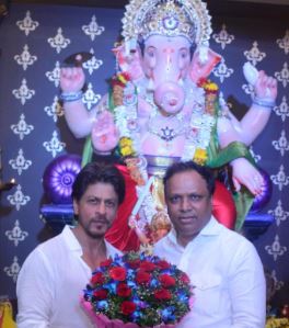 'मैंने और छोटे ने गणेश जी का स्वागत किया… शाहरुख़ खान