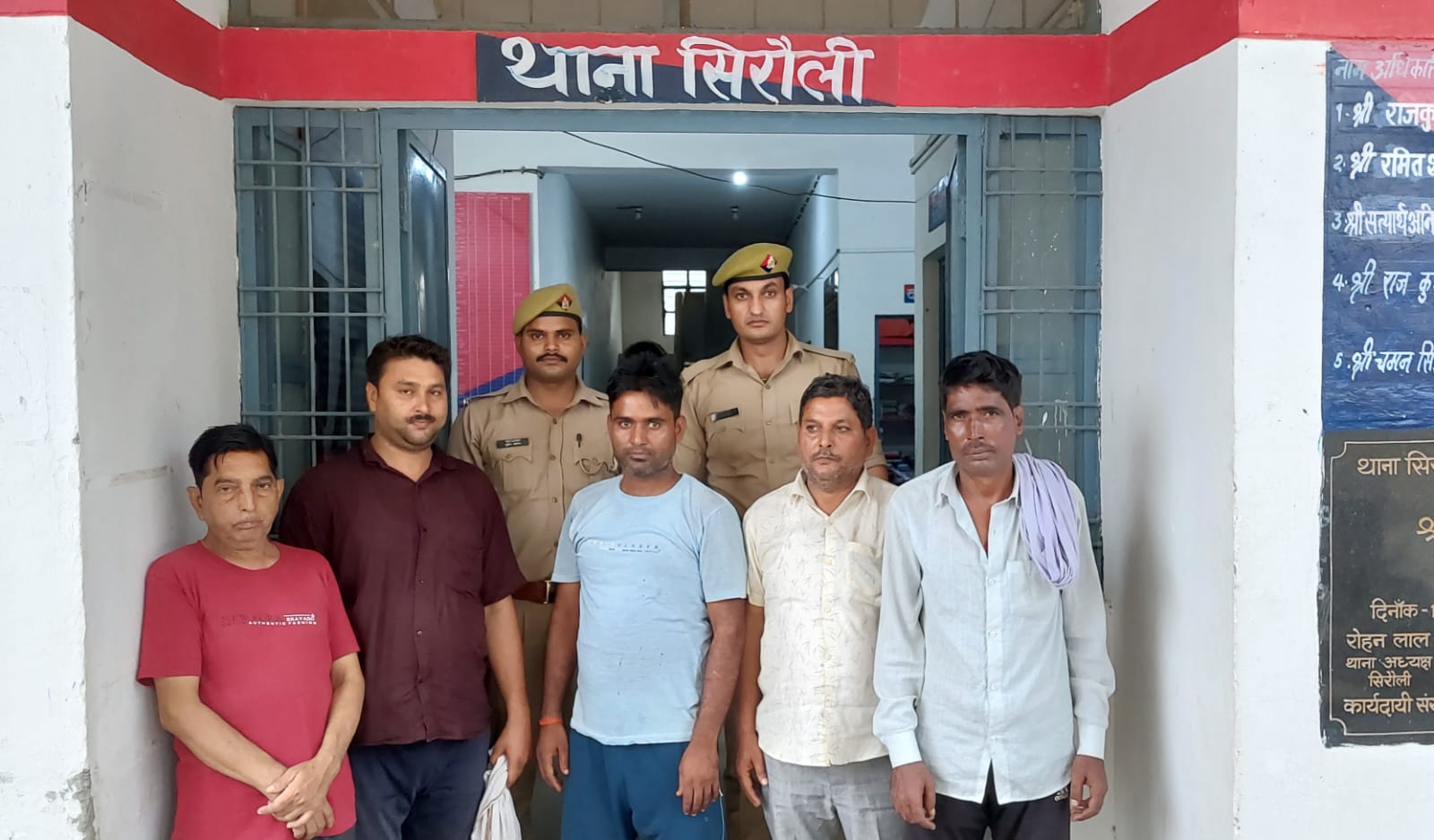 बरेली - सिरौली थाना पुलिस ने जुआ खेल रहे 5 जुआरियों को पकड़ कर भेजा जेल।