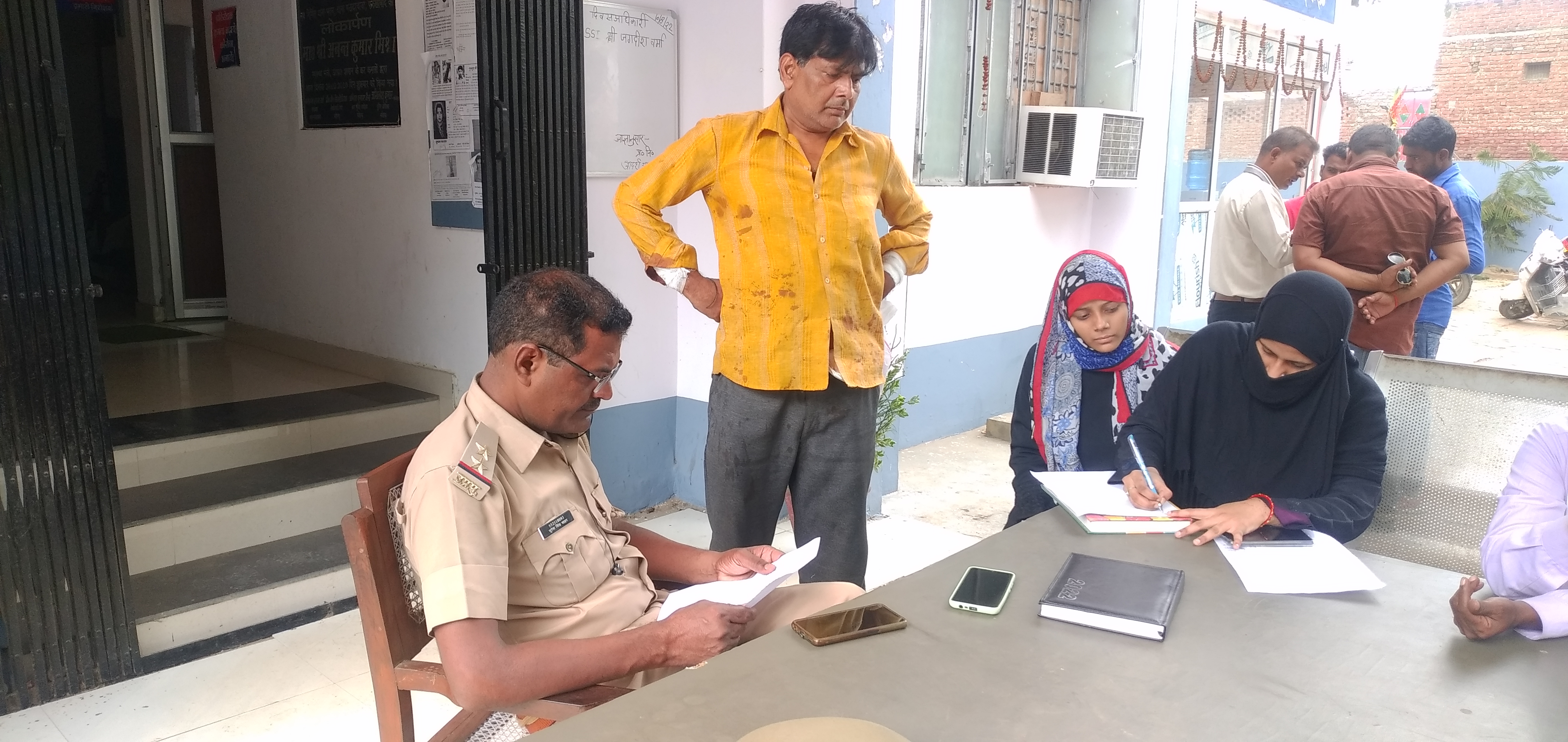 फर्रुखाबाद:-घर में घुस कर मारपीट ,धारदार हथियार से किया घायल ।