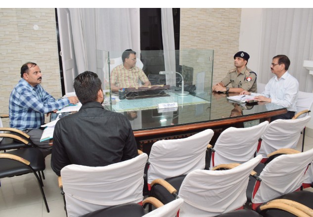 बरेली : राहत आयुक्त द्वारा कम वर्षा के कारण संभावित सूखे की वीडियों कांफ्रेसिंग कर समीक्षा बैठक आहूत की गयी।