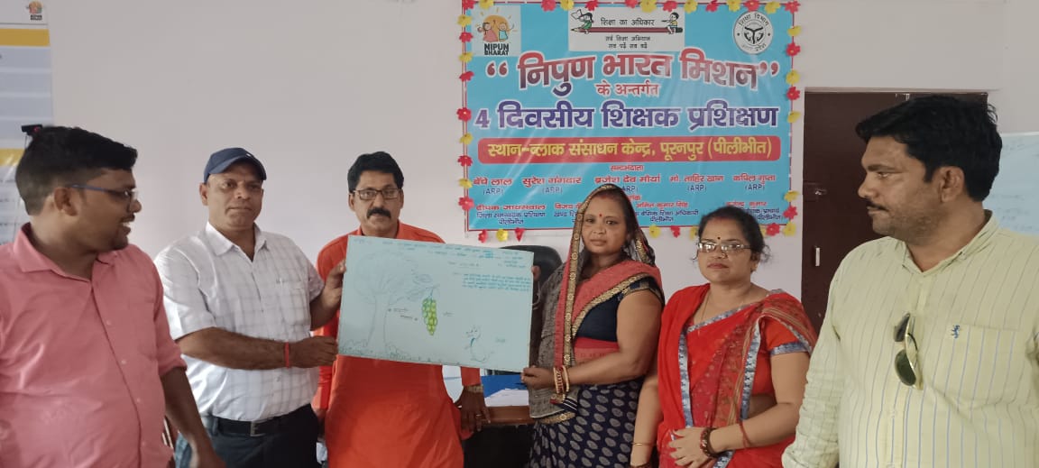 पीलीभीत :निपुण भारत मिशन के तहत प्रशिक्षण के तीसरे दिन प्रशिक्षक बृजेश देव मौर्य, ने मौजूद प्रशिक्षार्थियों को प्रशिक्षण दिया।