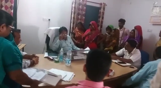 आँवला/बरेली - रामनगर व्लाक मे गंगा स्वयं सहायता समूह के नाम पर फर्जीवाड़ा।