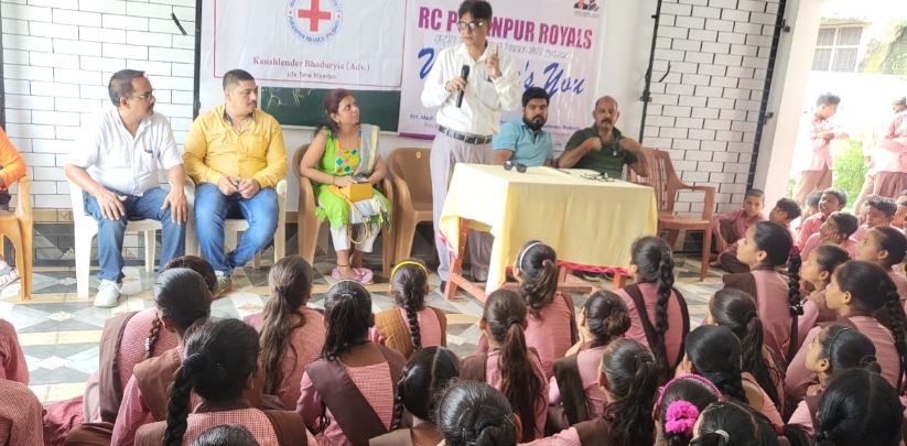 पीलीभीत :राष्ट्रीय पोषण माह के अंतर्गत रोटरी क्लब पूरनपुर रॉयल्स एवं इंडियन रेड क्रॉस सोसाइटी शाखा पूरनपुर ने उच्च प्राथमिक विद्यालय पूरनपुर में जाकर एक पौष्टिक आहार पर गोष्ठी का आयोजन किया