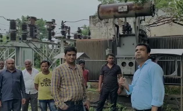 मैनपुरी:भोगांव बिजली घर पर आकाशीय बिजली गिरने से 8 एमवीए ट्रान्सफार्मर में हुआ फाल्ट, लगभग 150 गांव की बिजली हुई गुल,