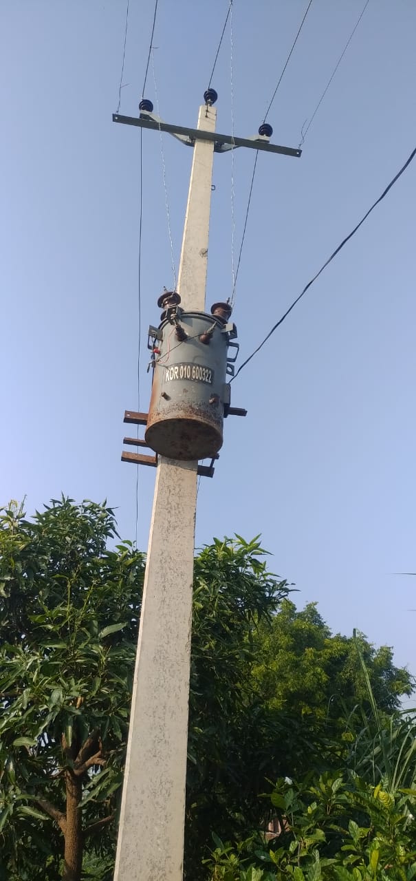 फर्रुखाबाद : नवाबगंज लाइनमैन का आरोप 50000- 50000 की रिश्वत लेकर ट्रांसफार्मर रखवा ने का आरोप
