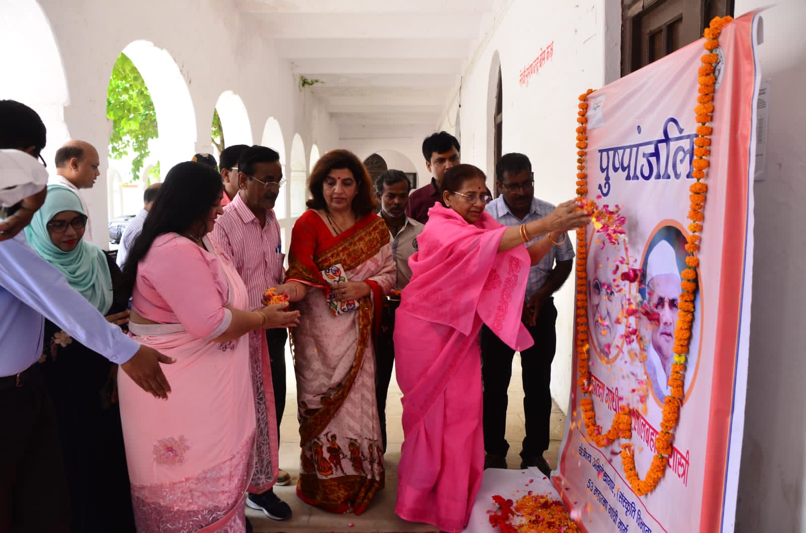 प्रयागराज :आजादी का अमृत महोत्सव कार्यक्रम का शुभारम्भ सांसद केशरी देवी पटेल द्वारा किया गया