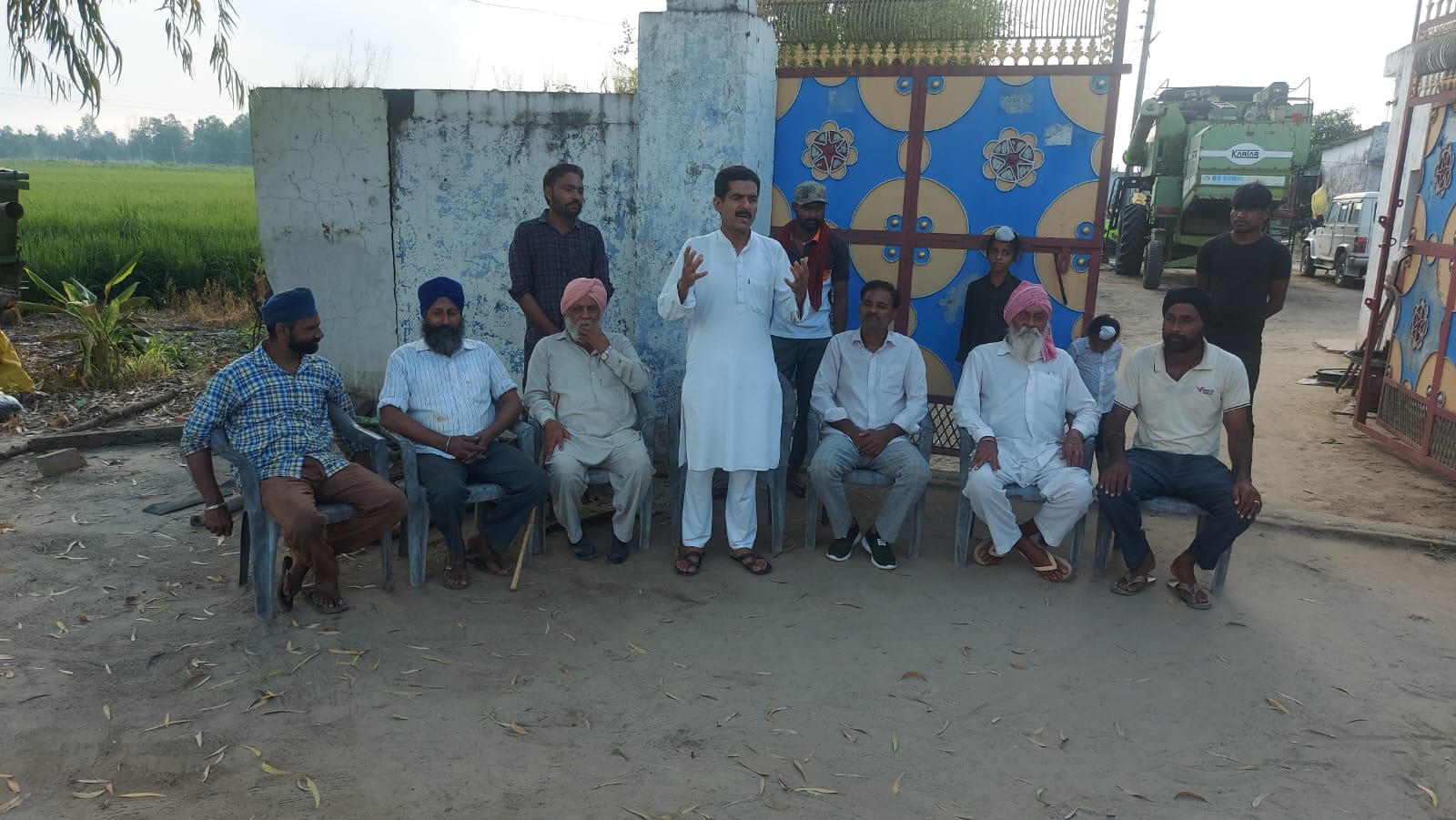 पीलीभीत :राष्ट्रीय किसान मजदूर के दिल्ली में 6 से 8 अक्टूबर को होने वाले अधिवेशन मे शामिल होने के लिए की गई बैठक