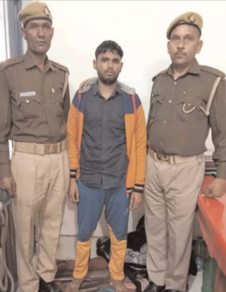बरेली :फतेहगंज पश्चिमी पुलकित मेहनत लाई रंग, महीनो से फरार स्मैक तस्कर को गिरफ्तार कर भेजा जेल