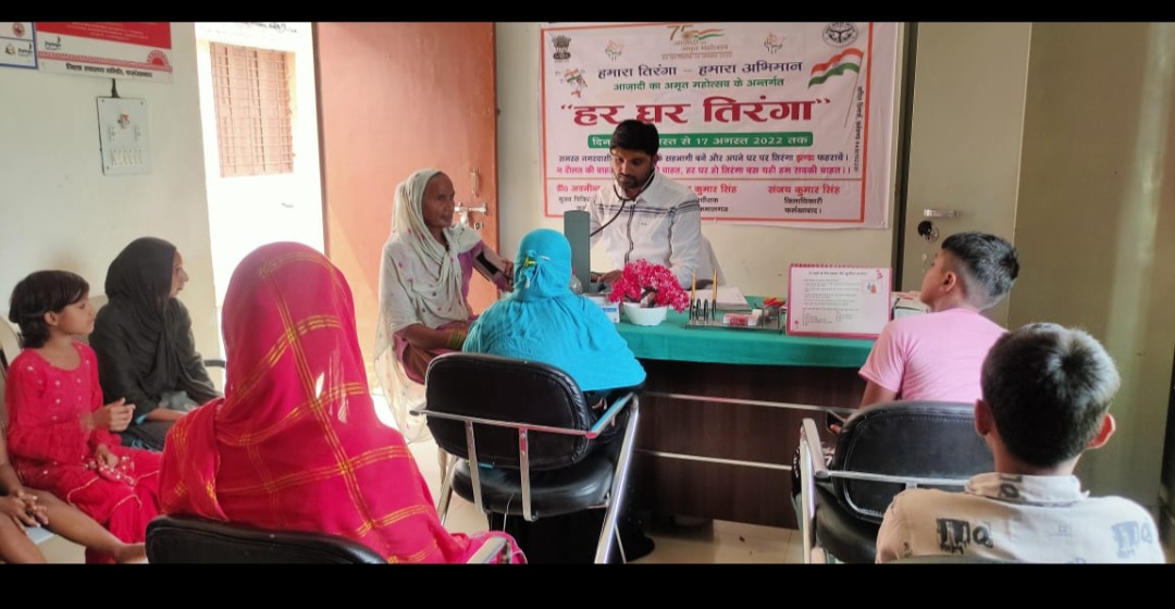 फर्रुखाबाद:अंतराष्ट्रीय वृद्धजन दिवस पर जिले के सभी स्वास्थ्य केंद्रों पर वृद्ध लोगों के स्वास्थ्य की हुई जांच