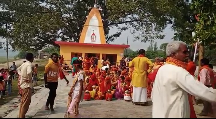 बरेली: लीलौर की प्राचीन झील पर स्थित मंदिर ठाकुर द्वारा मंदिर पर 40 दिन का महायज्ञ आयोजन