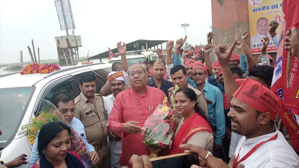 रायबरेली : डलमऊ पहुंचे कैबिनेट मंत्री संजय निषाद ने की गंगा आरती रिवर रैचिंग के तहत जन जागरूकता कार्यक्रम में लिया हिस्सा