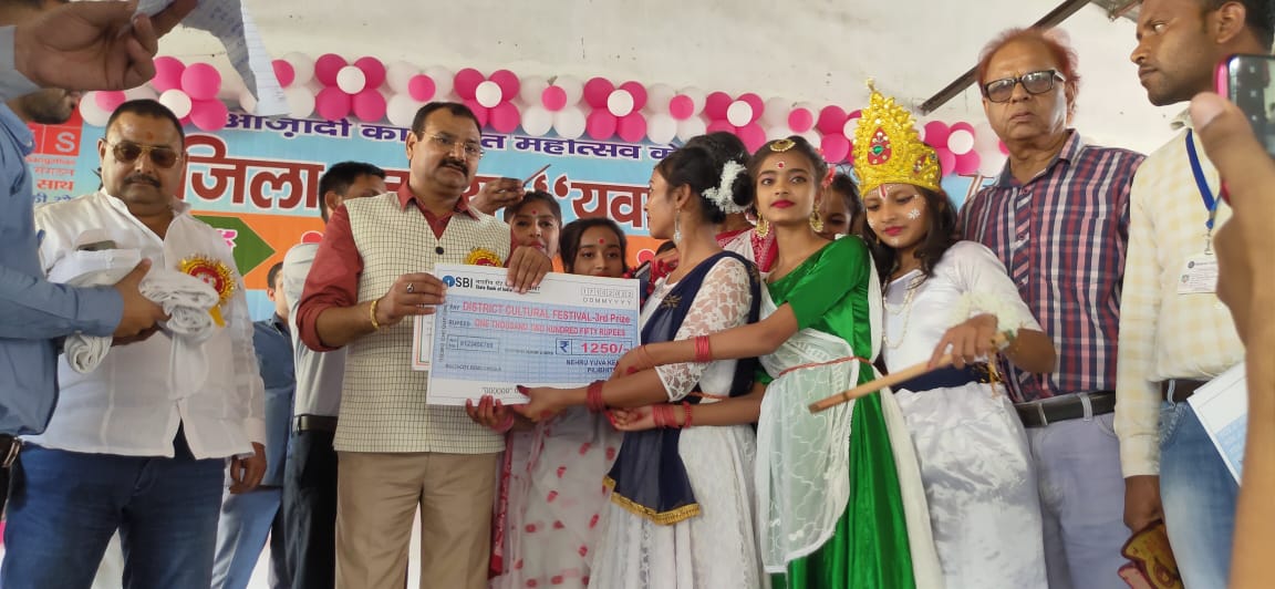 पीलीभीत :  नेहरू युवा केन्द्र, पीलीभीत द्वारा आज जिला युवा महोत्सव कार्यक्रम का आयोजन स्प्रिंगडेल कॉलेज, पीलीभीत में किया गया