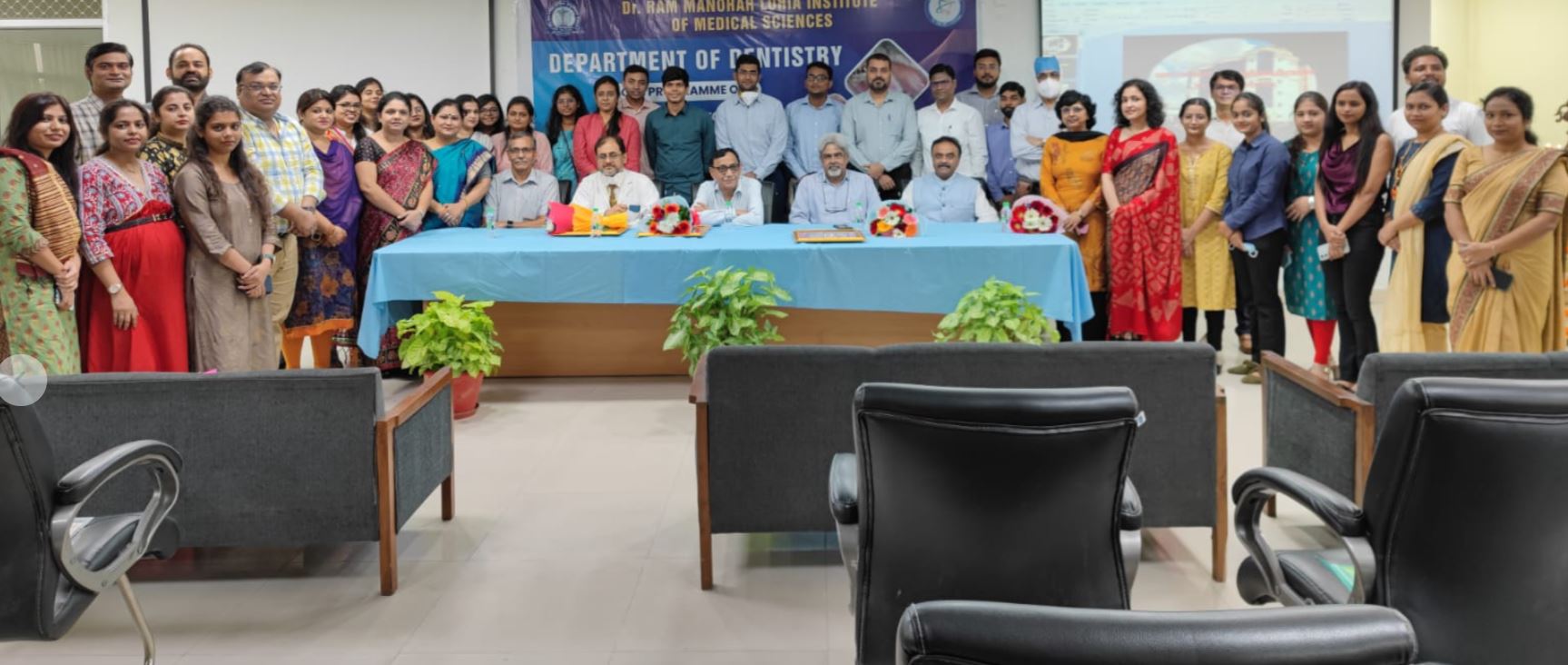 लखनऊ: डॉ. राम मनोहर लोहिया आयुर्विज्ञान संस्थान, गोमती नगर, लखनऊ के दंत चिकित्सा विभाग ने 12 अक्टूबर 2022 को चिकित्सा और दंत चिकित्सा पद्धति में मौखिक घावों के निदान पर एक दिवसीय सीडीई का आयोजन किया।