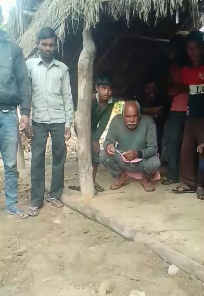 पीलीभीत : हाईटेंशन लाइन से टूटकर सड़क पर गिरा बिजली का तार ,बाल बाल बचे ग्रामीण