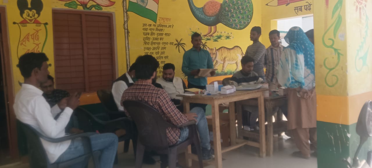 फर्रुखाबाद:नगला भीखा में स्वास्थ्य शिविर लगाकर 104 लोगों की जांची गई सेहत
