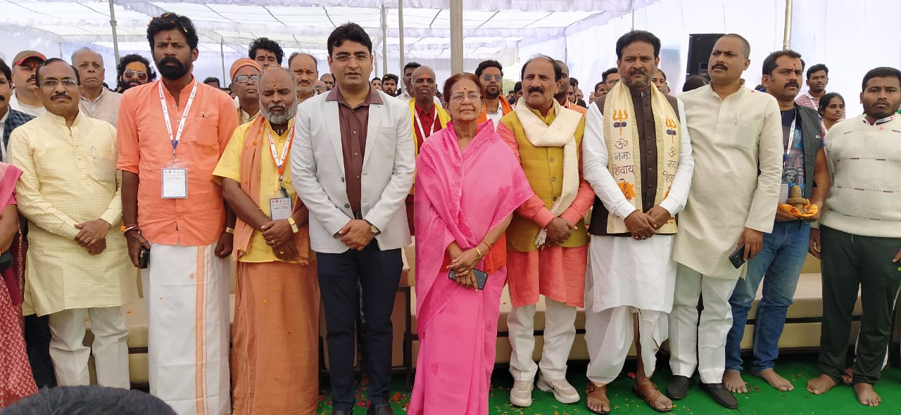 प्रयागराज:संगम क्षेत्र के विहंगम एवं मनोहारी दृश्य देखकर अभिभूत हुए काशी तमिल संगमम टीम के सदस्य गण