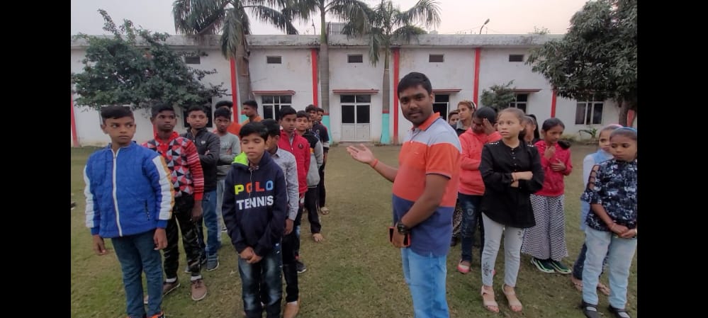 पीलीभीत :शिक्षा संस्कार कोचिंग सेंटर के छात्रों को दिया गया आत्मरक्षा प्रशिक्षण।