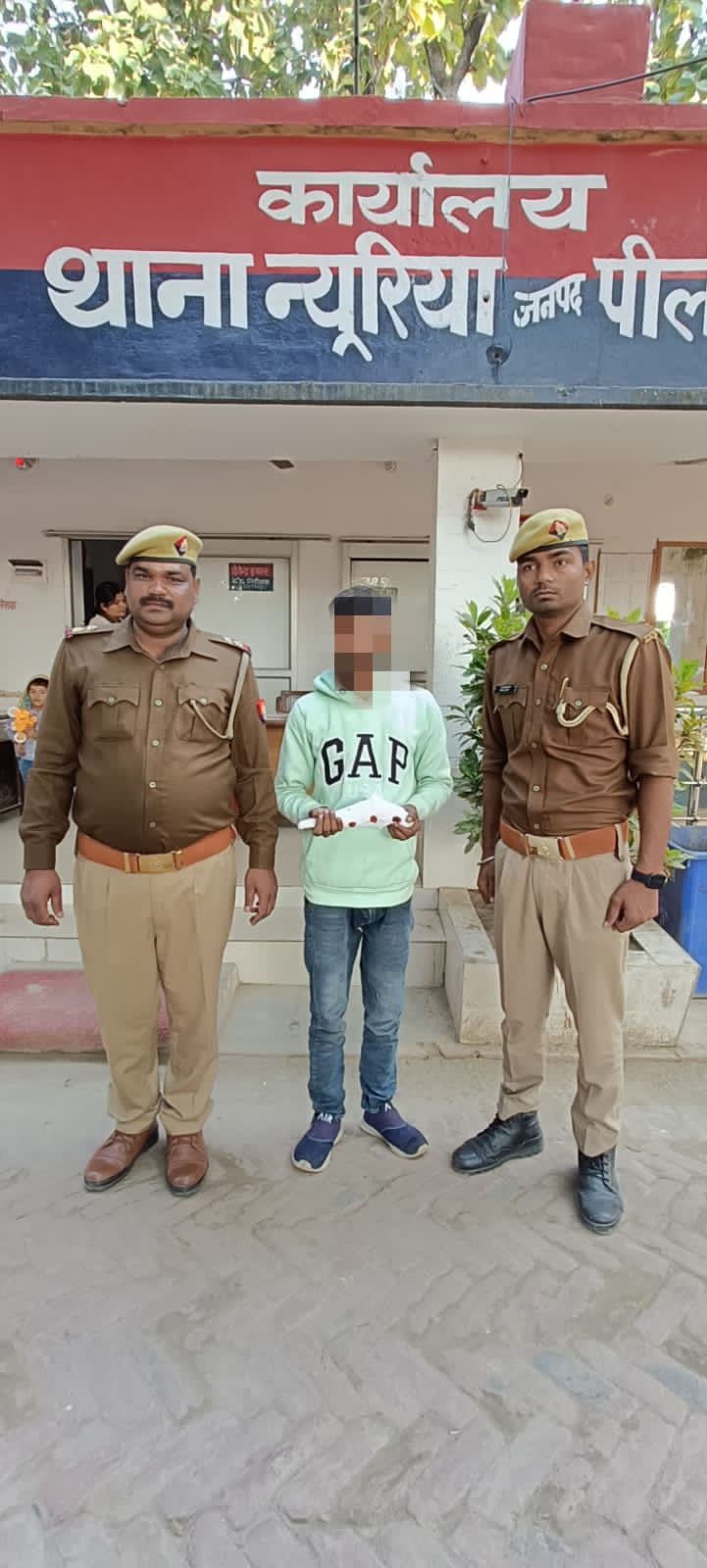 पीलीभीत:थाना न्यूरिया पुलिस द्वारा गैंगस्टर एक्ट में वांछित अभियुक्त को मय अवैध शस्त्र के किया गिरफ्तार