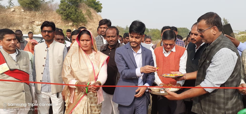प्रयागराज:मुख्य विकास अधिकारी प्रयागराज के द्वारा नवनिर्मित गौशाला का उद्घाटन
