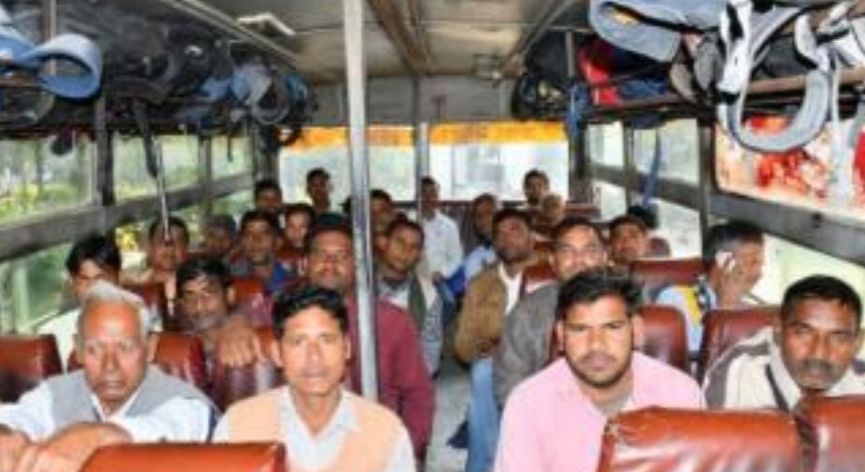 बरेली - आपदा मित्र  प्रशिक्षण के लिए ब्लॉकों से 120 कर्मचारी हुए रवाना।