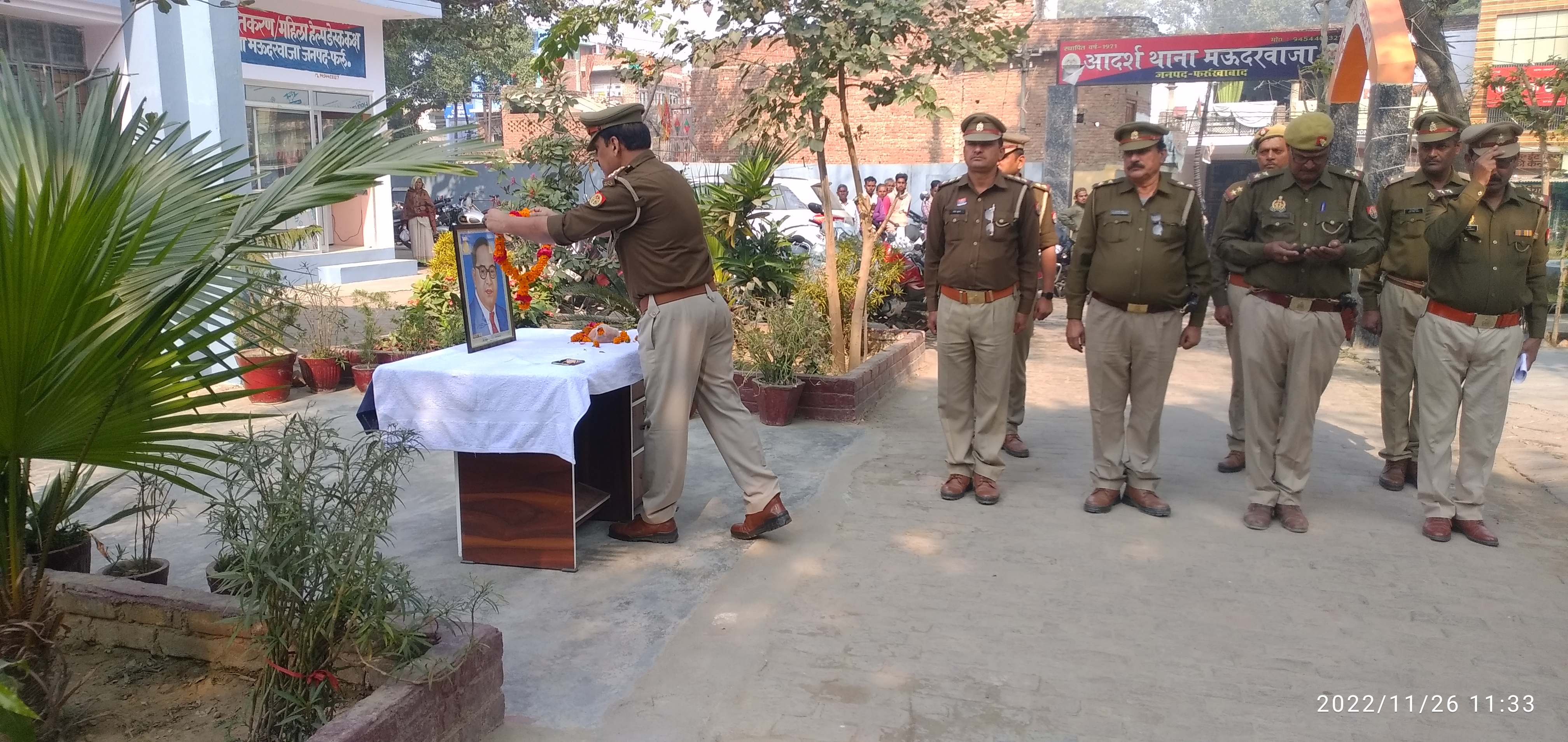 फर्रुखाबाद:- आदर्श थाना मऊदरवाजा में मनाया गया संविधान दिवस ।