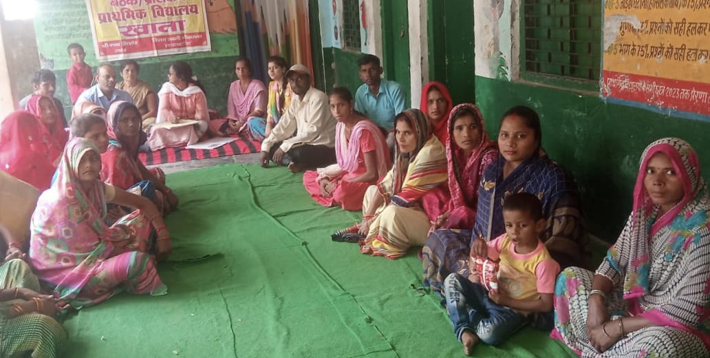पीलीभीत:परिषदीय विद्यालयों में शिक्षक अभिभावक संगोष्ठी का आयोजन किया गया।