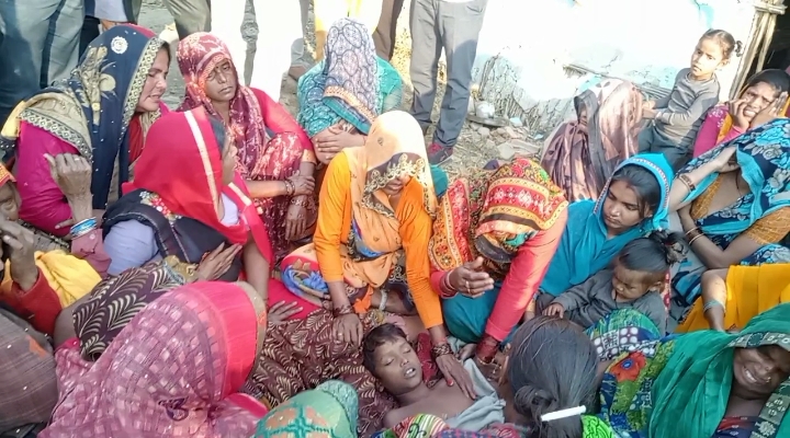 पीलीभीत :भट्टा मालिक द्वारा खोदा गया गड्ढा बना 3 मासूमों की मौत का कारण
