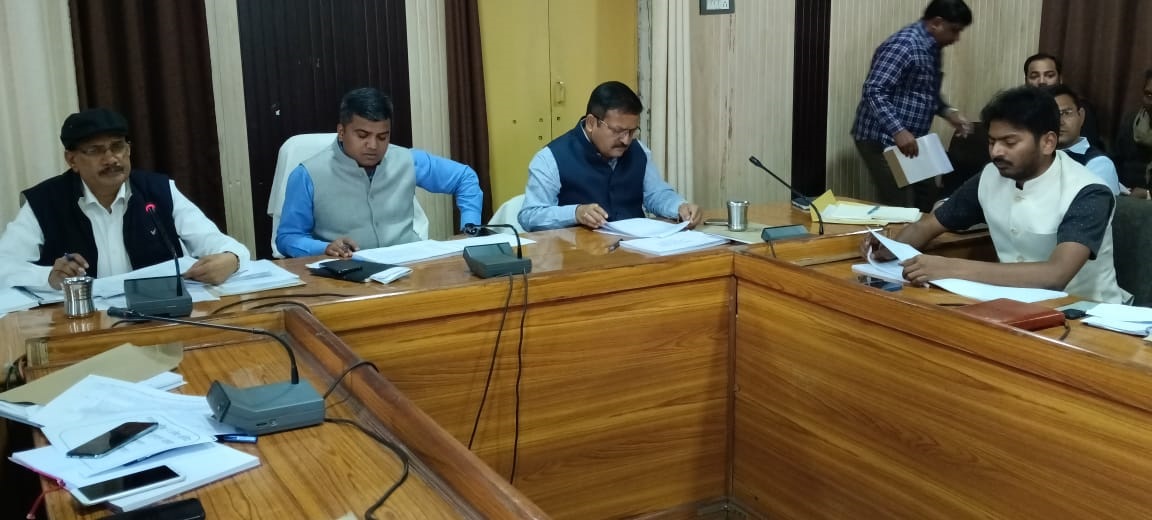 जौनपुर:आबकारी विभाग का राजस्व वसूली लक्ष्य से कम होने पर जिलाधिकारी ने राजस्व अधिकारी से मांगा स्पष्टीकरण