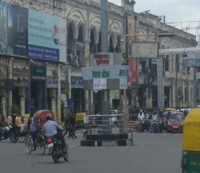क्रिसमस डे को ध्यान में रखते हुए मुख्य चौराहों पर रहेगी अतिरिक्त पुलिस फोर्स, हजरतगंज में ट्रैफिक का किया गया बदलाव