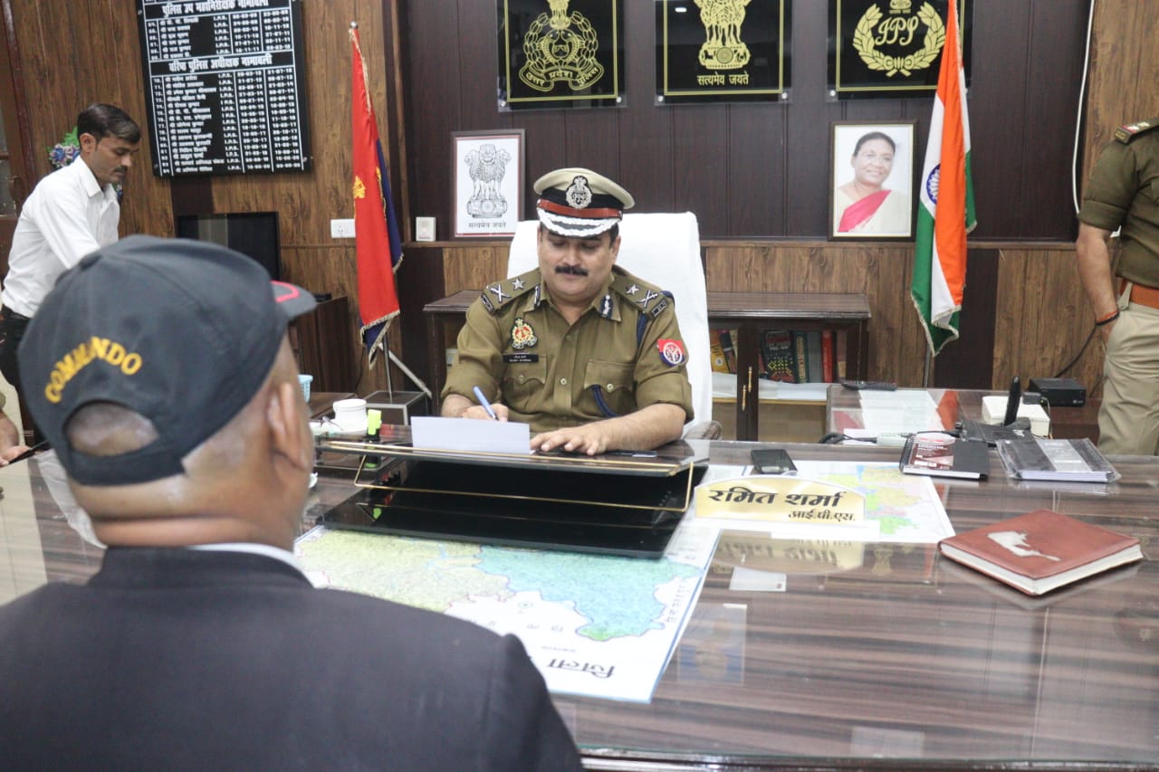 प्रयागराज ; नवागंतुक पुलिस आयुक्त प्रयागराज द्वारा जनसुनवाई में फरियादियों की सुनी समस्या